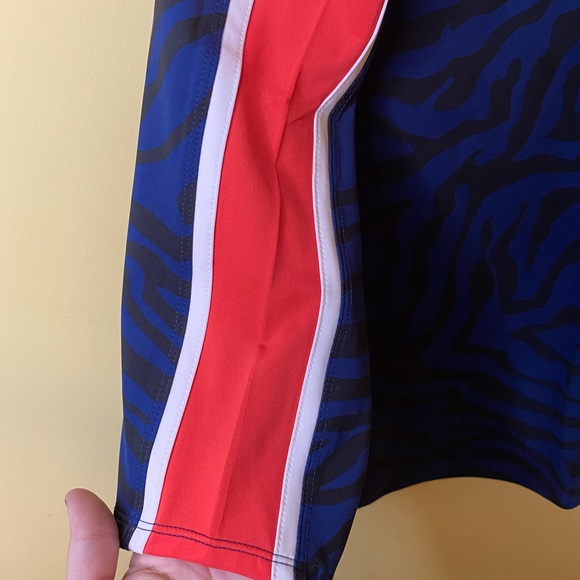 Tail Blue Zebra Print Scoop Neckline Activewear Tank Top Size Medium - Picture 3 of 7